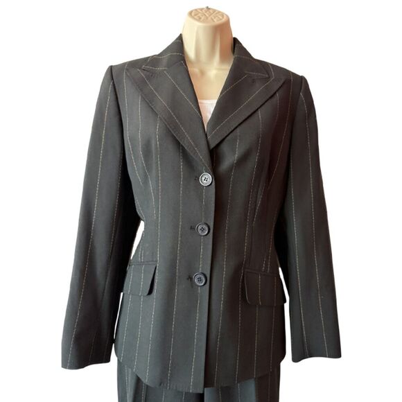 Anne Klein Black Pantsuit with brown Pinstripes - Picture 5 of 17